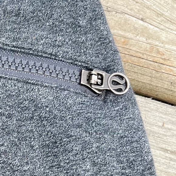 Lulu lemon joggers size 4 - Picture 2 of 3